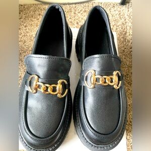 Stylish Black Loafers with Gold Chain Detail - Size 8